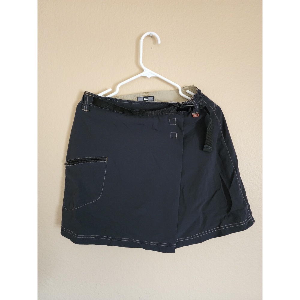 REI Outdoor Skirt Skort Tennis Golf Hiking Womens Size 8 Buckle Black  UPF 30+